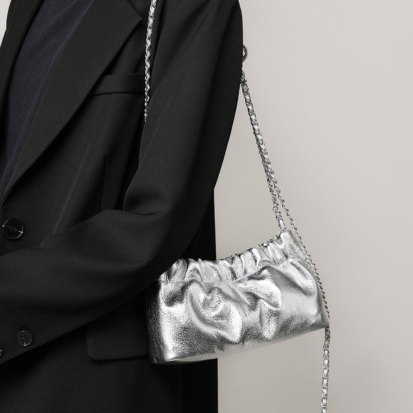 Bolso nube plegable, nuevo bolso con cadena bajo el brazo, bolso bandolera de piel de vaca, bolso con bola dorada