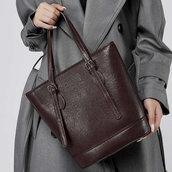 Bolso de mano versátil para viajeros, popular, nuevo, retro, para hombro, bajo el brazo, bolso tipo cubo de cuero