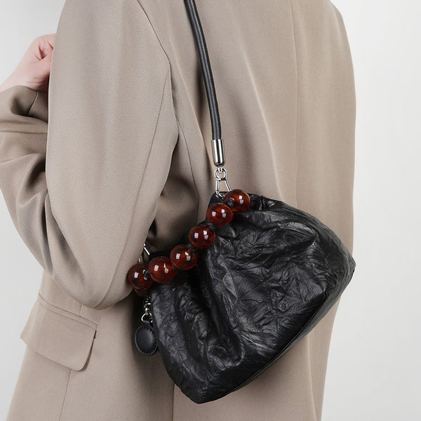 Bolso de mujer de cuero de primera capa, bolso de mano con cuentas, nuevo y popular, bolso de cuentas chino, bolso tipo lonchera con detalles rayados a mano.